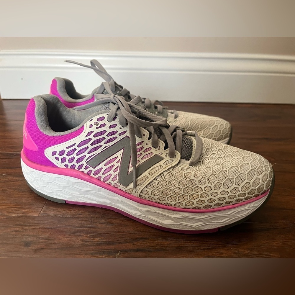 New Balance Fresh Foam Vongo v3 Women's Purple and Gray Running Shoes-Size 9 - Picture 3 of 9